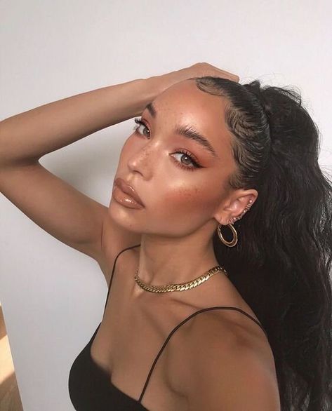 25 Insanely Gorgeous Makeup Looks To Try in 2020 #beauty #makeup #summer #dewy #natural Natural Make Up Looks, Brazilian Weave, Dewy Makeup, Tres Leches, Longer Eyelashes, Make Up Looks, Glowy Makeup, Natural Makeup Looks, Gorgeous Makeup