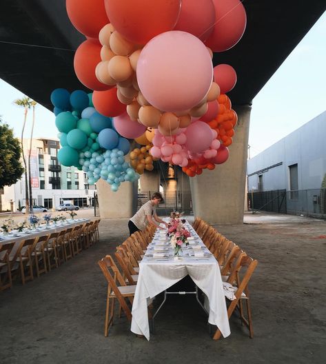 - ̗̀ριntєrєѕt: @kactuskatt♡ ̖́- Balloon Chandelier, Balloon Ceiling, Balloons Galore, Bright Wedding Colors, Balloon Installation, Bright Wedding, Wedding Balloons, Balloon Arch, Balloon Garland