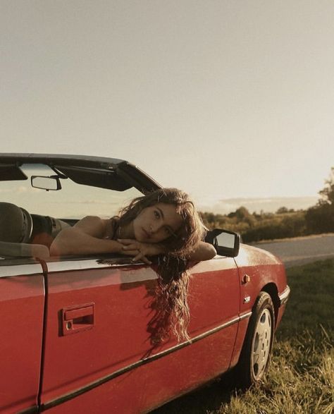 Convertible Car Instagram Pictures, Convertable Photo Ideas, Vintage Mustang Photoshoot, Car Model Photoshoot Picture Ideas, Classic Car Photoshoot Ideas, Convertible Pictures Ideas, Classic Photoshoot Vintage, Outdoor Vintage Photoshoot, Senior Pic With Car