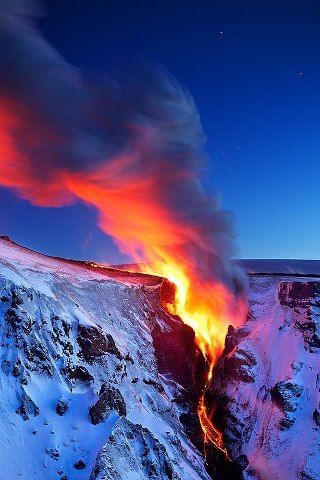 Fire & Ice. Lava Falls, Volcano, Iceland Amazing Nature, Lofoten, Volcano Iceland, Matka Natura, Belle Nature, Natural Phenomena, Reykjavik, Science And Nature, Volcano