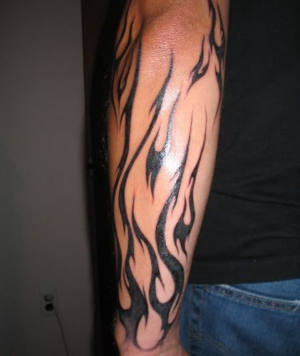 Tribal Flame Tattoos in Balck Celtic Tattoos, Elephant Tattoos, Stile Pin Up, Tato Naga, Design Dragon, Flame Tattoos, Tattoo For Men, Fire Tattoo, Arrow Tattoos