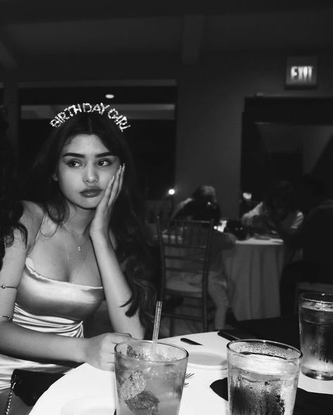 Sweet Sixteen Aesthetic, Cute Birthday Pictures, Birthday Goals, Bday Party Theme, Birthday Posts, Birthday Photography, Birthday Planning, Bday Girl, Trik Fotografi