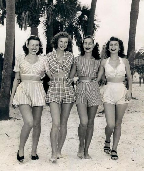 1940 clothing | Vintage beach wear 1940s | 1940s Fashion 40s Fashion, 40s Mode, Vintage Playsuit, Four Women, Fashion 1940s, Moda Retro, Vintage Swimwear, Vintage Swimsuits, Stil Inspiration