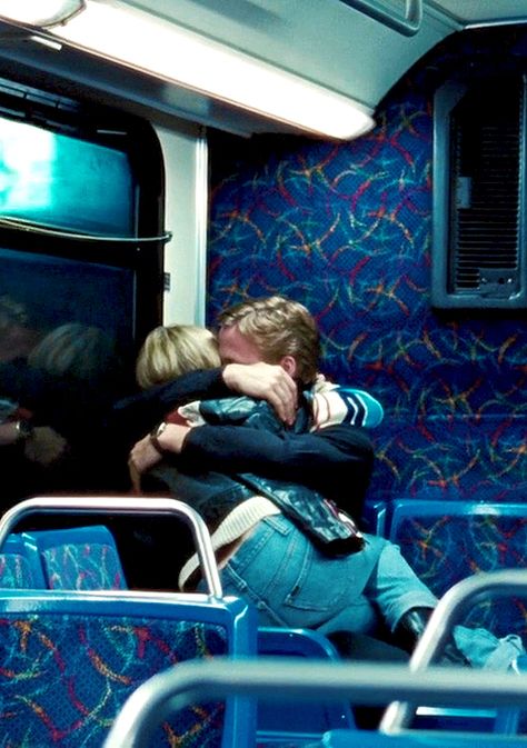 Blue Valentine "In my experience, the prettier a girl is, the more nuts she is, which makes you insane. " Ryan Gosling, Blue Valentine Movie, Райан Гослинг, Blue Valentine, I Love Cinema, Movie Shots, Love Film, Michelle Williams, Moving Pictures