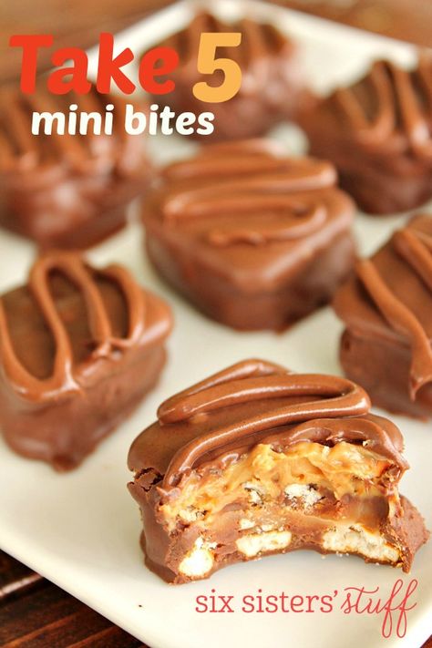 Take 5 Candy Bar, Rolo Pretzels, Candy Bar Recipe, Butter Desserts, Six Sisters Stuff, Mini Bites, Candy Recipes Homemade, Christmas Candy Recipes, Peanut Butter Desserts