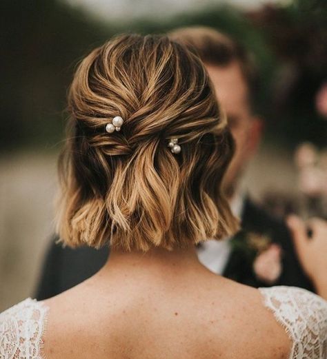 Forever Pictures, Cute Wedding Hairstyles, Short Bridal Hair, Bridal Hair Pins Pearl, Pearl Bridal Hair, Brides Hair, Hair Accessories Pearl, Wedding Hairstyles Half Up Half Down, Bridesmaid Hair Short