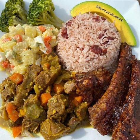 Kemmical Cooking on Instagram: “Curry goat, BBQ ribs, rice and peas, potato salad, broccoli and avocado #Dinner Follow me @kemmicalcooking #EatHealthy #HealthyFood…” Jamaican Recipes, West Indian Food, Food Business Ideas, Jamaican Food, Scrumptious Food, Coconut Chutney, Cooking Recipes Healthy, Food Business, West Indian