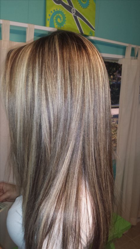 Highlights and lowlights long layers Hair Highlights And Lowlights, Brown Ombre Hair, Brunette Hair With Highlights, Hair Streaks, Brown Hair With Blonde Highlights, Highlights And Lowlights, Blonde Hair Inspiration, Hair Stylies, Hair Color Highlights