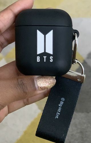 Cute Portable Charger, Mochila Kpop, Army Outfit, Bts Bracelet, Army Accessories, Bts Clothing, Earbuds Case, Girly Phone Cases, Bts Group Photos