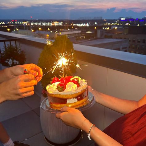 cake, birthday, ig, sparklers, aesthetic, instagram Sparkler Aesthetic, Sparklers Birthday, Birthday Ig, Birthday Sparklers, 16 Aesthetic, Cake Sparklers, Fifteenth Birthday, Birthday Instagram, Birthday Plans