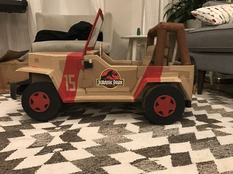 Jurassic Park Cardboard Jeep, Zoomerang Vbs, Jurassic Park Jeep, Cardboard Box Car, Papel Vintage, Amazon Box, Jurrasic Park, Emma Rose, Dinosaur Party