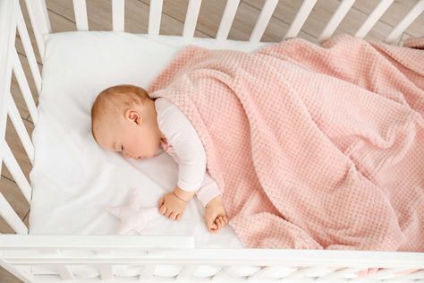 This depends on many factors. For one, your baby should be out of any possible risk for SIDS. Researchers and pediatricians believe that all babies below one year of age are at high risk for SIDS which means that you cannot allow a blanket for your baby at least until they are a year old. Here is what you must know about when and how you can introduce blankets to your babies, and other important factors you must consider. Baby Sleeping On Side, Blankets For Babies, Bedtime Outfit, Blankets And Pillows, Side Sleeping, Bed Photos, Truth Be Told, Toddler Sleep, Do Baby