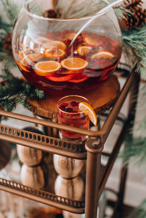 5 Tips for Hosting a Holiday Gathering | #holidayparty #christmascocktails #christmasparty #barcart Natal, Chic Holiday Party Decor, Christmas Party Apartment, Hosting A Holiday Party, Christmas Eve Party Decor, How To Throw A Christmas Party, Hosting Christmas Ideas, Elegant Christmas Party Decorations, Fancy Christmas Party Ideas