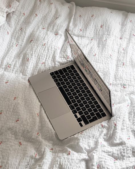 Weekend mood 💭 #aesthetics #macbookairm3 #macbook #thatgirl macbook air m3, pink vibes, beat the algo, that girl, clean girl, soft girl Macbook, Macbook Air Aesthetic, Macbook Aesthetic, Weekend Mood, Girl Soft, Pink Vibes, Clean Girl, Soft Girl, Macbook Air