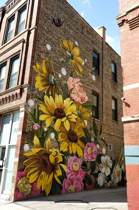 Graffiti Art On Buildings, Mural Art Brick Wall, Garden Wall Graffiti Ideas, House Graffiti Wall Art, Graffiti On Buildings Street Art, Urban Murals Ideas, Store Mural Design, Chicago Graffiti Street Art, Street Wall Art Painting