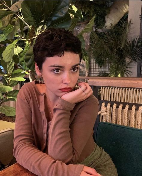 Very Short Hair, Curly Pixie Haircuts, Carla Diaz, Curly Pixie, Short Hair Pixie Cuts, Short Curly Haircuts, Super Short Hair, Haircut Inspiration, Shot Hair Styles