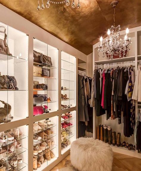 Uℓviỿỿa S. Glam Room Ideas, Closet Chandelier, Glam Closet, Elegant Bedroom Design, Interior Room Decoration, Dressing Design, Interior Decorating Living Room, Closet Vanity, Narrow Rooms