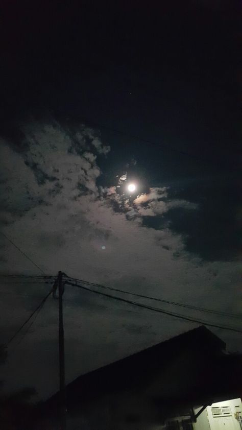 Night Moon Images, Rainy Sky, Moonlight Photography, Fotografi Iphone, Moon Sky, Night Sky Photography, Sky Images, Cool Pictures For Wallpaper, Night Moon