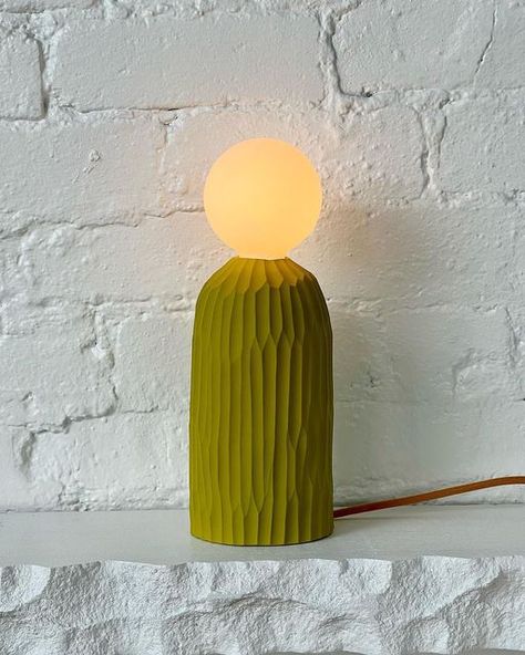 Handmade Pottery Lamp, Ceramic Light Shade, Ceramics Lamp Handmade, Ceramics Book Ends, Ceramic Lamp Base Handmade, Handmade Ceramic Lamp, Pottery Lamps Handmade, Clay Lamp Diy, Ceramic Lamps Handmade