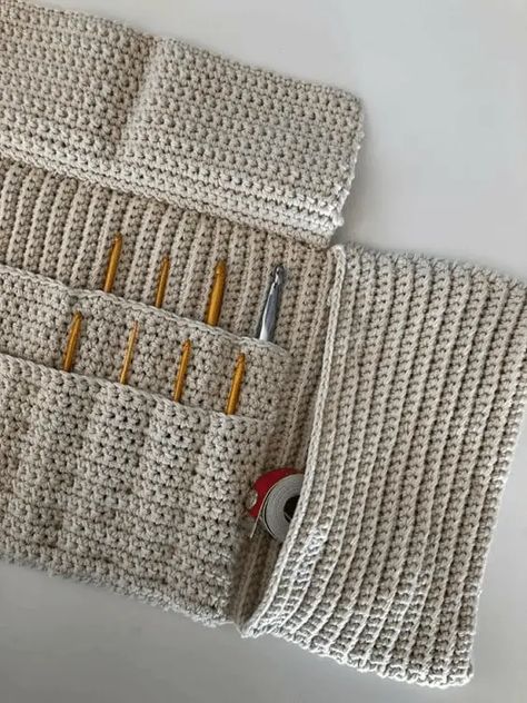 Crochet Supplies Bag, Crochet Hook Holder Pattern, Crochet Hook Case Free Pattern, Knitting Needle Case Pattern, Crochet Hook Case Pattern, Crochet Needle Case, Crochet Hook Bag, Crochet Hook Organizer, Crochet Hook Holder