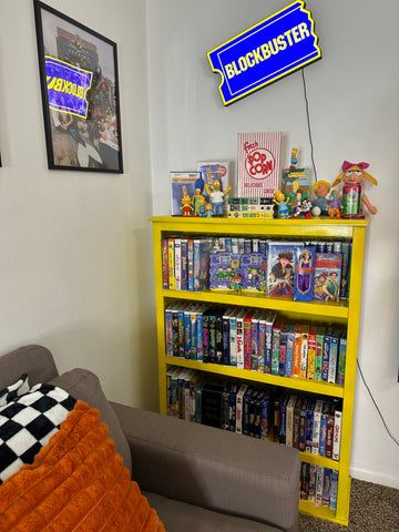 30 MUST HAVES FOR A RETRO 80'S & 90'S ROOM - Nostalchicks Retro Media Room, Pop Culture Living Room, 1990s Living Room, 90s Theme Room, 80s Theme Room, 90's Decor, Retro Room Ideas 1980s, Video Game Display, Basement Aesthetic