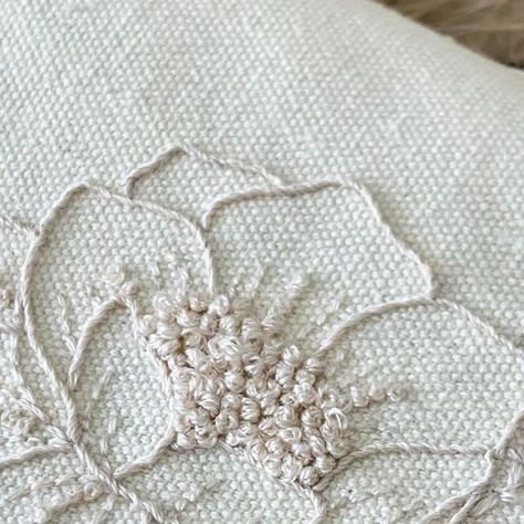 Embroidery Patterns, Monochromatic Embroidery, Monochrome Embroidery, Different Vibes, Needle Arts, Embroidery Tutorials, Website Link, Cool Diy, Beaded Embroidery