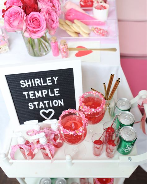 Grad Party Keepsake Ideas, Shirley Temple Drink Station, Unique Graduation Centerpieces, Barbecue Graduation Party Ideas, Shirley Temple Station, Graduation Party Preppy, Shirley Temple Bar Grad Party, Colorful Graduation Party Decorations, Pastel Grad Party