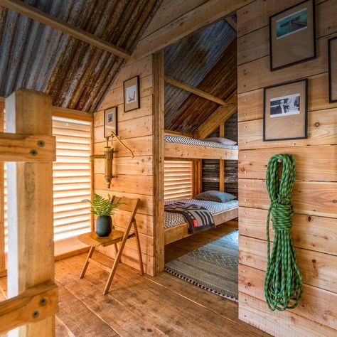 Kos, Off Grid Cabin Interior, Danish Cabin, Hunting Cabin Ideas, Cabin On Stilts, Farm Cabin, Cabin Renovation, Deep In The Woods, Off Grid House