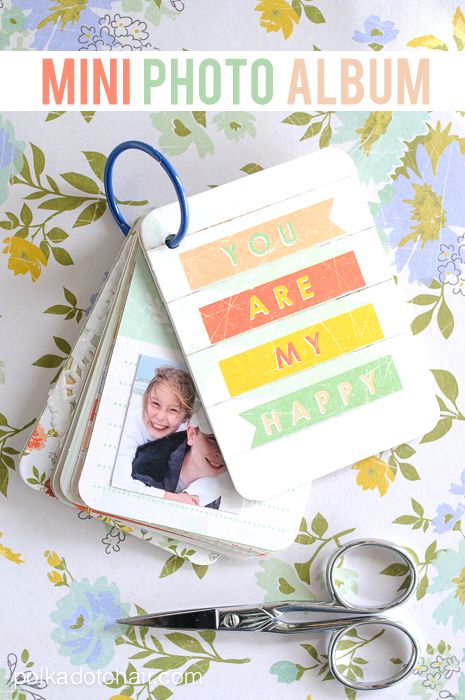 Mini Scrapbook Album Micro Mini Album Tutorials, Small Scrapbook Ideas, Madonna Album, Diy Album Photo, Mini Albums Photo, Beach Scrapbook, Hp Sprocket, Presente Diy, Mini Albums Scrapbook