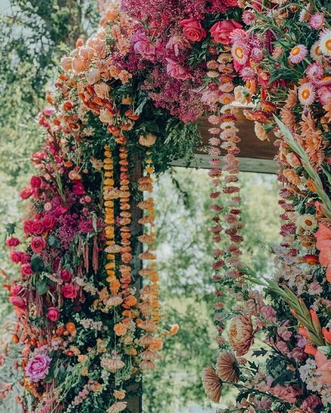 Vibrant, textural and incredibly creative, these visually scrumptious ceremony backdrops are unapologetic in full color. We adore the direction that modern wedding ceremonies are going... particularly for summer months where couples are embracing an ombre rainbow palette and unique floral varieties to bring their unique design sense to life. Indonesian Wedding, Flower Arch, Mandap Decor, Festival Bride, Wildflower Wedding, Floral Arch, Ceremony Backdrop, Wedding Mood, Decor Idea