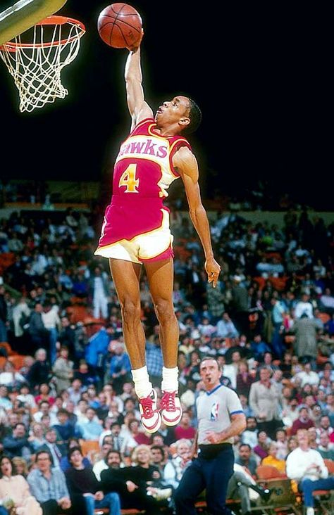 Spud Webb.  How did he jump so high.  He was 5'7"! Spud Webb, Best Dunks, Dominique Wilkins, Basketball Photography, Nba Legends, Nba Stars, Basketball Legends, Sports Hero, Larry Bird