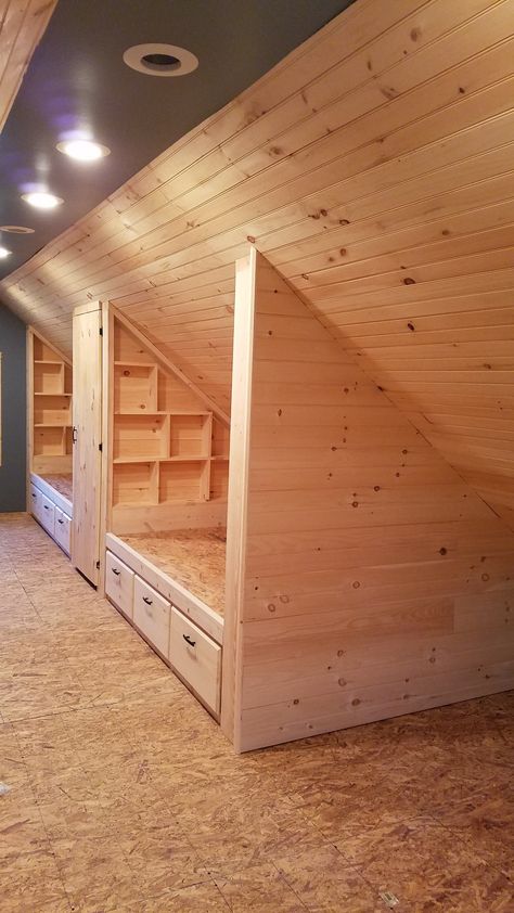 درج السلم, Koti Diy, Attic Ideas, Attic Closet, Bunk Rooms, Attic Bedrooms, Attic Storage, Attic Renovation, Attic Spaces