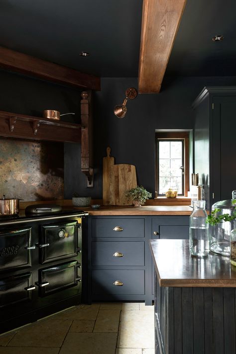 Petersham-DSC_2631 Dark Blue Kitchens, Moody Kitchen, Black Wallpapers, Devol Kitchens, English Kitchens, Dark Kitchen, Kitchen Design Trends, Kitchen Farmhouse, Hus Inspiration