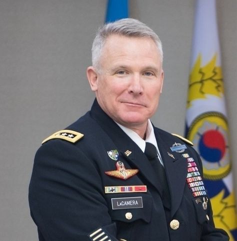 Paul Lacamera Pictures, Paul Lacamera, Good Looking Older Men, Us Army General, Army General, Hot Army Men, Army Pics, Scammer Pictures, Doctor Picture