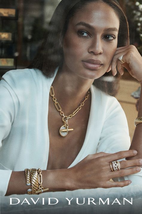 Make her Mother’s Day unforgettable with gifts that express her unique spirit and style. Jellwery Aesthetic, Inexpensive Jewelry, Luxury Jewelry Brands, Pearl Chain Necklace, Jewelry Photoshoot, David Yurman Jewelry, Elegante Casual, Gold Bracelets, Mothers Day Gifts