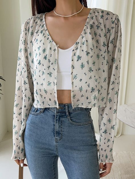 Floral Top Outfit Aesthetic, Spring Floral Outfits Women, Floral Tee Outfit, Floral Outfits For Women, Floral Tops For Women, Floral Blouse Outfit, Floral Top Outfit, Summer Blouse Outfit, Floral Outfits