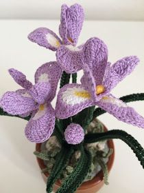 Amigurumi Patterns, Iris Flower Crochet, Crochet Iris Flower Pattern Free, Crochet Iris, Iris Crochet, Crochet Plants, Loom Knitting Tutorial, Crochet Succulent, Wild Iris