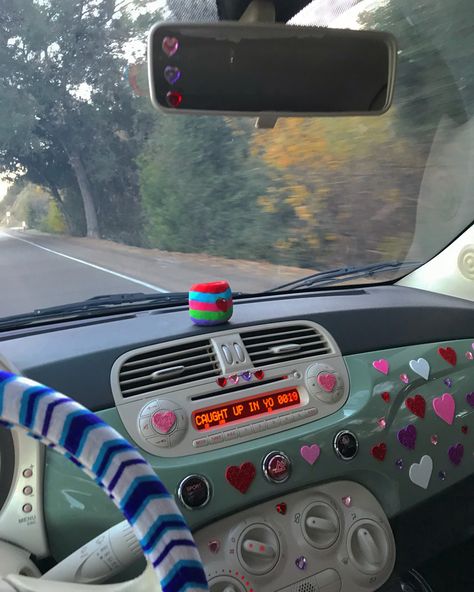 Mini Car Decorations Interior, Car Hanging Accessories Diy, Aesthetic Car Accessories, Car Accessories Gifts, Car Hanging Accessories, Car Interior Diy, Hippie Car, Inside Car, Car Deco