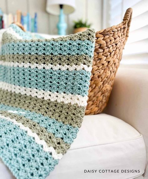 Easy Lap Blanket Crochet Pattern - Great for Beginners Free Lapghan Crochet Patterns, Lap Blanket Crochet Pattern, Lap Blanket Crochet, Crochet Blanket For Beginners, Crochet Blanket Stitches, Crochet A Blanket, Lap Blankets, Crochet Blanket Stitch Pattern, Stitches Pattern