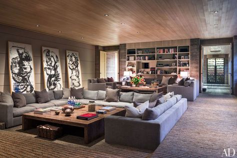 16 Home Theater Design Ideas for the Most Luxurious Movie Nights Malibu Mansion, Basement Home Theater, Malibu Home, Best Home Theater, Oversized Furniture, Decoracion Living, Theatre Design, Room Screen, Home Theater Design