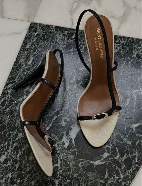 Donatella Versace, Dr Shoes, Vintage Heels, Heels Classy, Fancy Shoes, Cute Heels, Girly Shoes, Shoe Inspo, Aesthetic Shoes