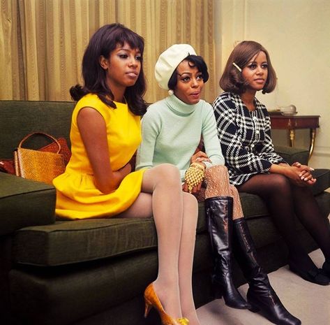 The Supremes. Jan 1968. A Mod look. The era of Motown. #60s #60sfashion #motown Mode Disco, Look 80s, 60’s Fashion, Moda Afro, The Supremes, Moda Hippie, 60s 70s Fashion, 60s And 70s Fashion, 70s Inspired Fashion