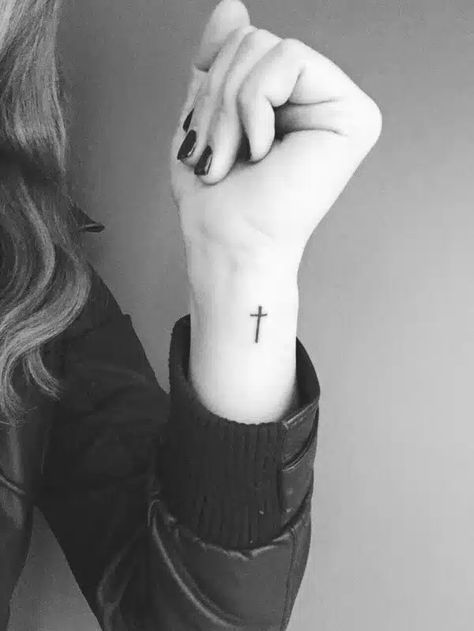 46 Most Beautiful Small Tattoos for Women Cross Tattoos, Tato Salib, Cross Tattoo On Wrist, Small Cross Tattoos, Tato Jari, Small Cross Tattoo, Tiny Wrist Tattoos, Beautiful Small Tattoos, Cross Tattoos For Women