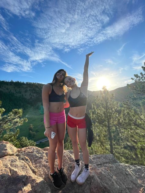 summer picture inspo, hike picture inspo, hike outfit, hike outfit summer, hike picture ideas, instagram hike pictures, friend pic ideas, insta post ideas, summer aesthetic, summer fits, outfit ideas, summer bucket list Trail Picture Ideas, Group Hiking Pictures, Cabin Pictures Instagram Summer, Hiking Photoshoot Friends, Cute Hiking Pics, Instagram Hiking Pictures, Hike Photo Ideas, Hiking Pics Instagram, Hiking Photo Ideas Instagram