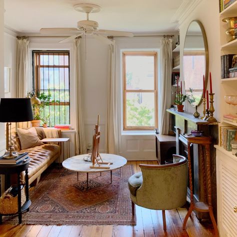 Quirky Studio Apartment, New England Apartment Aesthetic, Chic New York Apartment, French Country Studio Apartment, New York City Studio Apartment, Old New York Apartment, Small New York Apartment Aesthetic, Living In Dc, New York Apartment Aesthetic