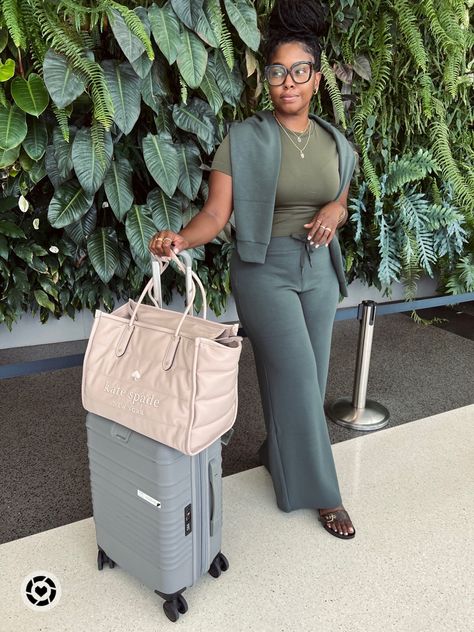 Plus Size Airport Outfit Summer, Plus Size Travel Outfits Airport Style, Casual Chic Plus Size, Travel Outfits Airport, Airport Style Winter, Plus Size Airport Outfit, Summer Airport Outfit, Airport Outfit Fall, Airport Ootd