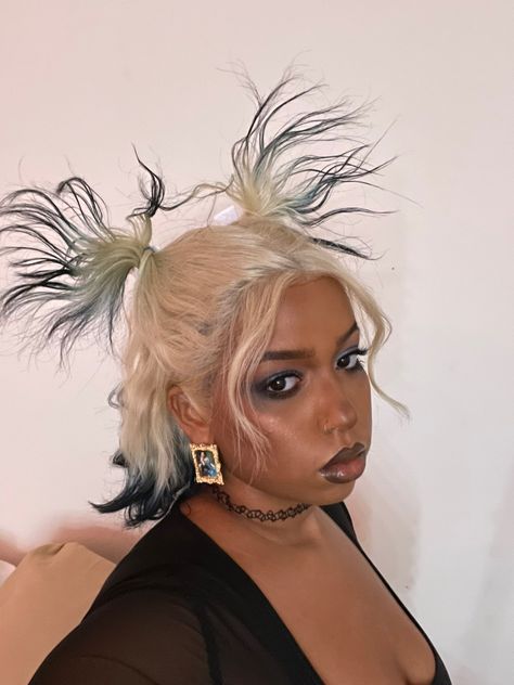 Insane Hairstyles, 90s Punk Hair, Punk Rock Hairstyles, Y2k Updo, Punk Hair Styles, Gala Hair, Punk Rock Aesthetic, Punk Rock Hair, Rock Hairstyles