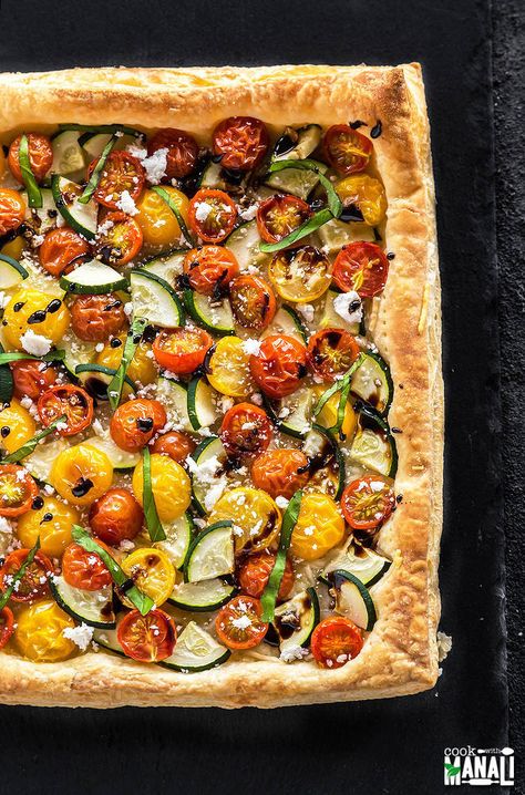 This super easy Zucchini Tomato Tart is packed with all the spring flavors! This is the perfect appetizer to serve at your spring parties or Mother's Day brunch! Comes together in a snap, thanks to store bough puff pastry. #easyzucchinitomatotartrecipe #tart #mothersday Veggie Tart, Zucchini Tart, Tomato Tart Recipe, Spring Appetizers, Vegetable Tart, Zucchini Tomato, Puff Pastry Tart, Tomato Tart, Pastry Tart