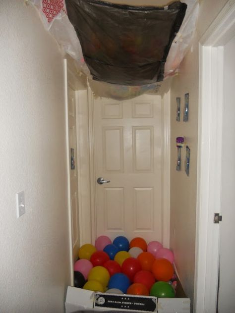 Birthday surprise with balloon avalanche. Super easy to do and lets you drop more balloons than the balloons taped on the door idea. Balloon Avalanche, Birthday Door Decorations, College Birthday, Birthday Balloon Surprise, Balloon Door, Best Birthday Surprises, Suprise Party, Balloon Surprise, Birthday Door