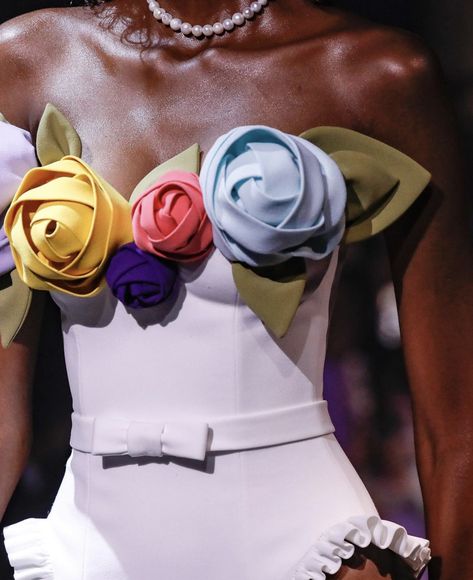 Viktor & Rolf Fall 2023 Couture Couture, Catwalk Fashion, Fall 2023 Couture, Viktor And Rolf, 2023 Couture, Viktor & Rolf, Fall 2023, Beautiful Images, Runway Fashion